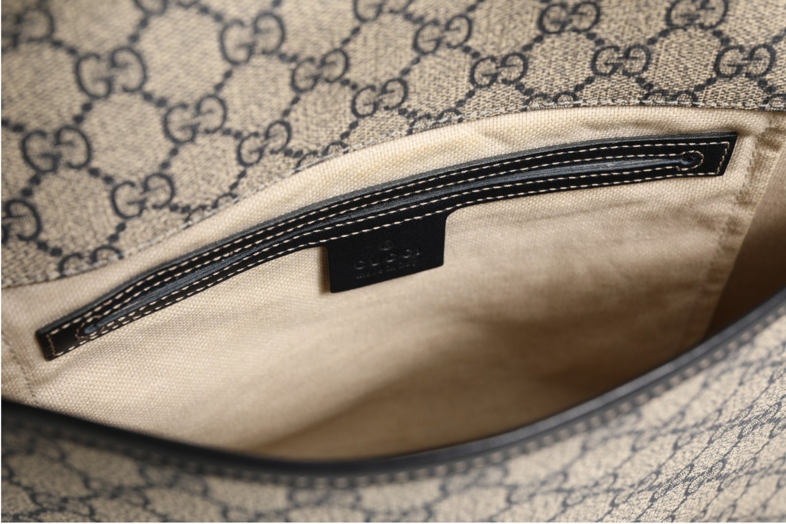 Gucci GG Supreme Messenger Bag - Image 6