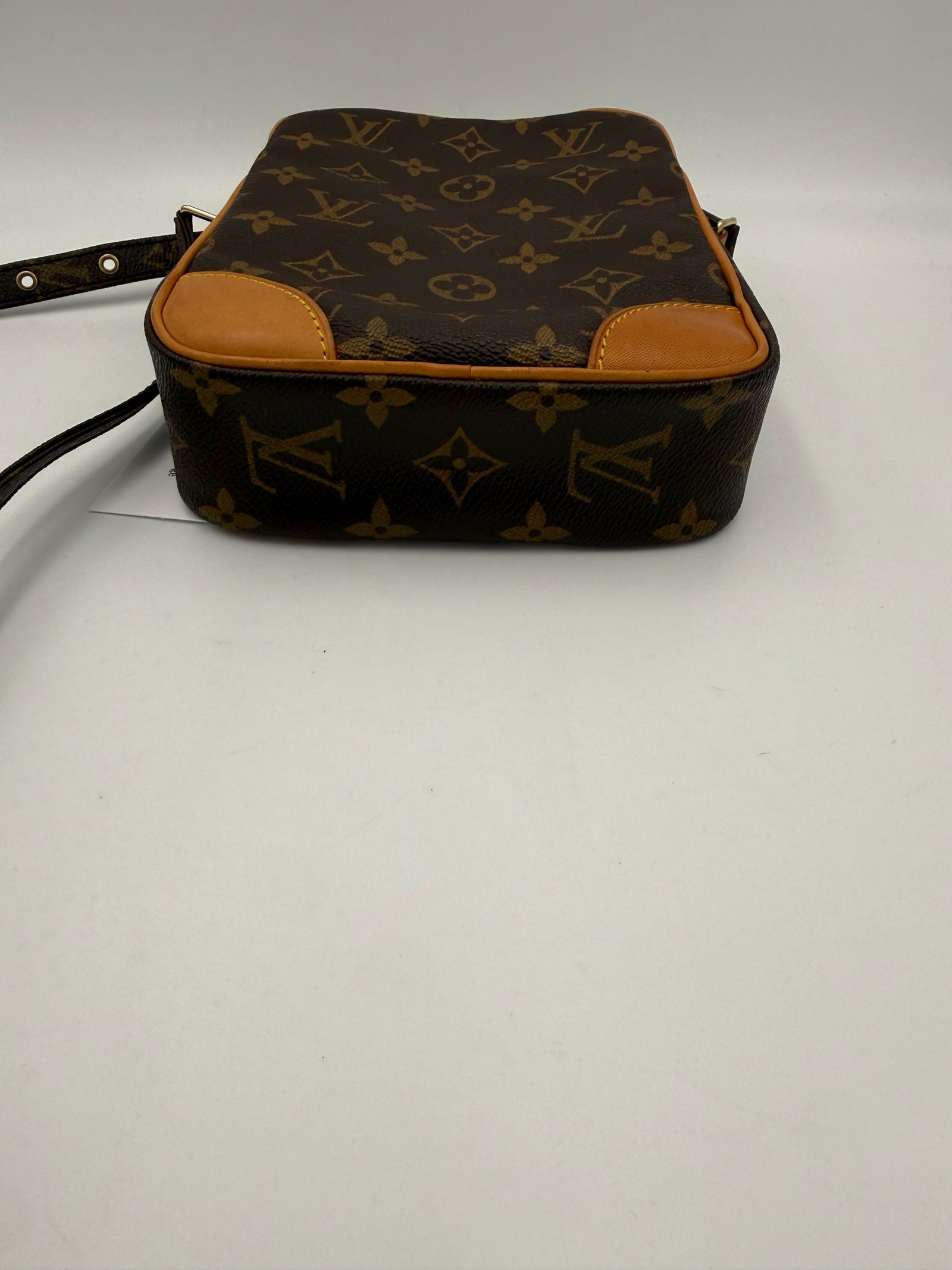 LOUIS VUITTON DANUBE Monogram Handbag - Image 4