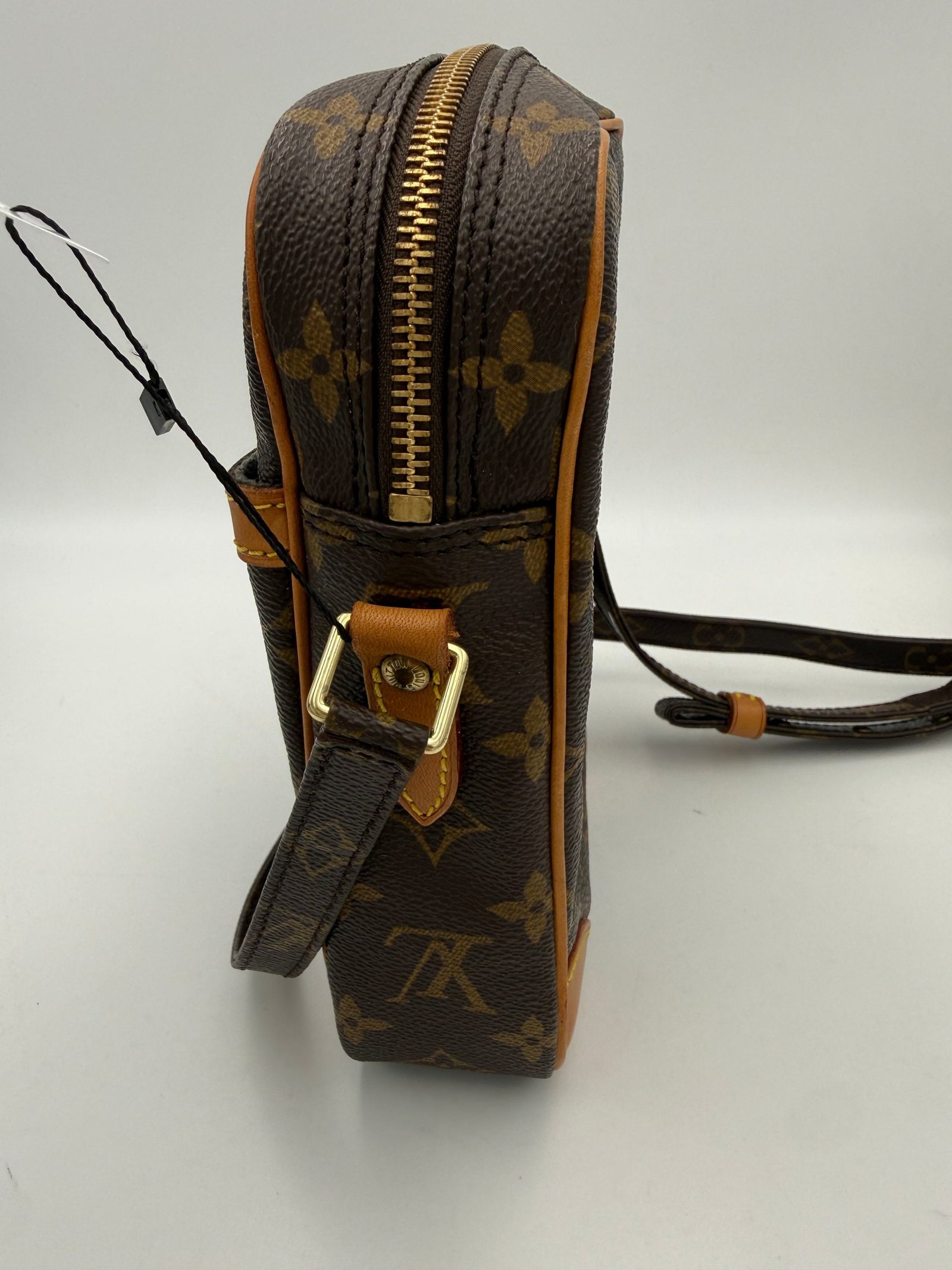LOUIS VUITTON DANUBE Monogram Handbag - Image 6